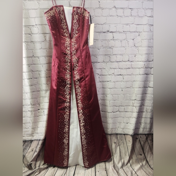 Fiesta Burgundy Formal Evening Prom Gown - size xsmall NWT - Picture 1 of 14